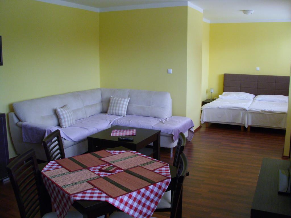 Guest House Mladost Prešov Esterno foto