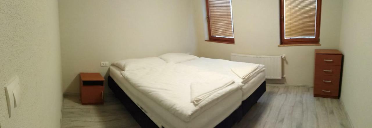 Guest House Mladost Prešov Esterno foto